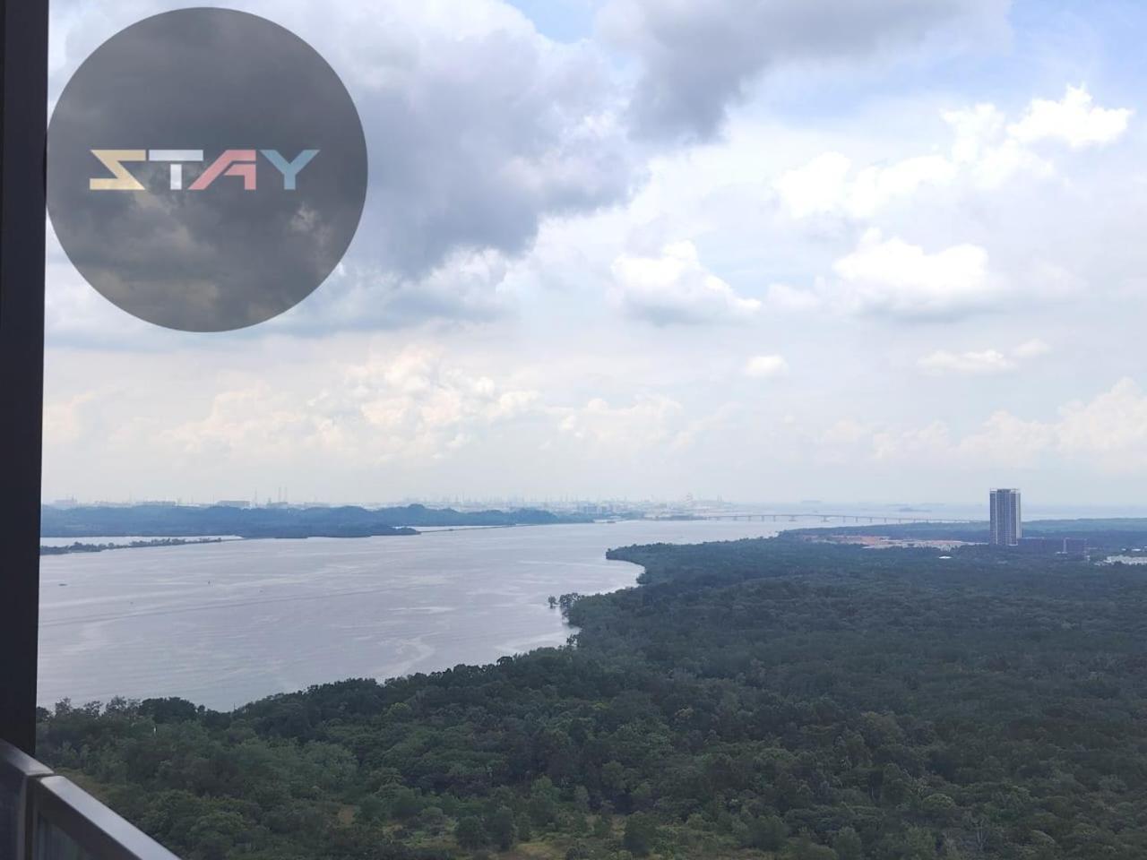 Almas Cozy Studio Escape Netflix 100Mbps Bystay Nusajaya  Exterior foto